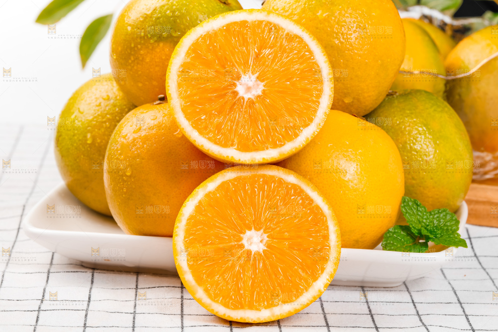 白格子底上放着实建褚橙