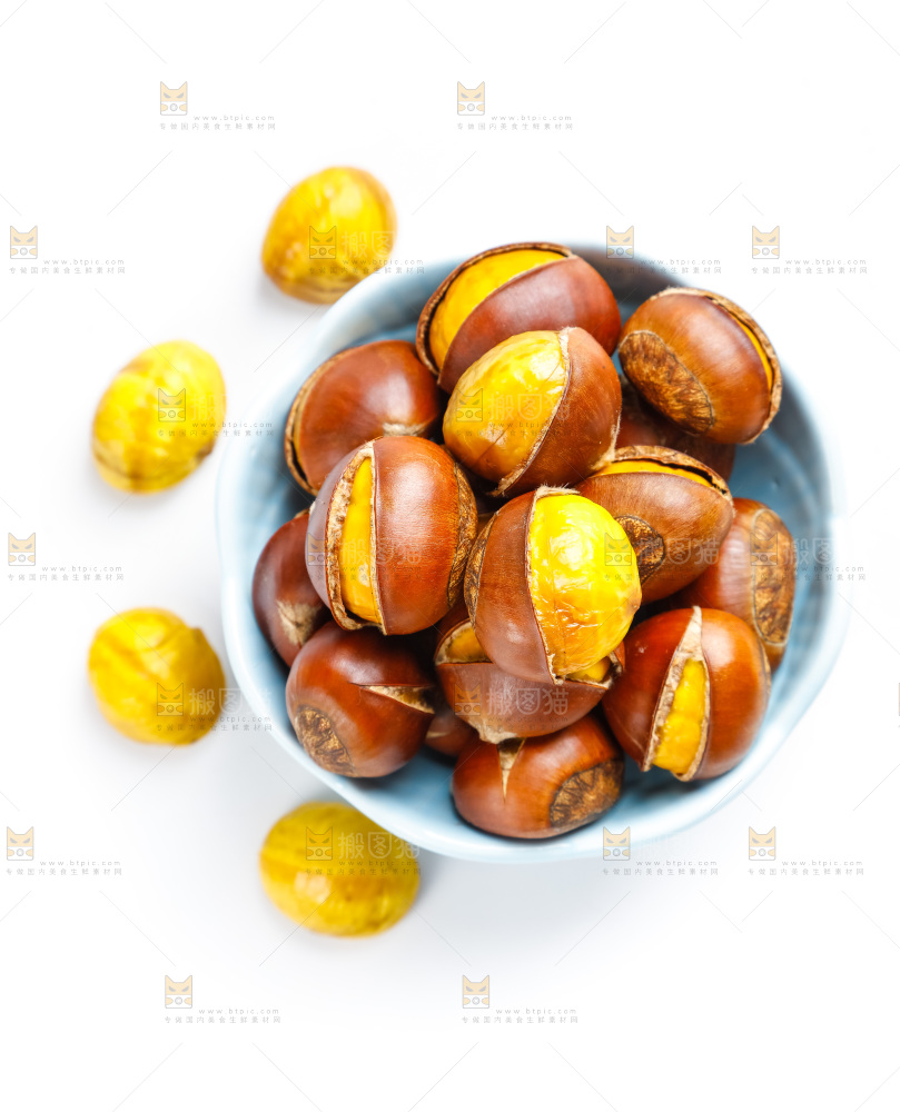 碟子里装着栗子