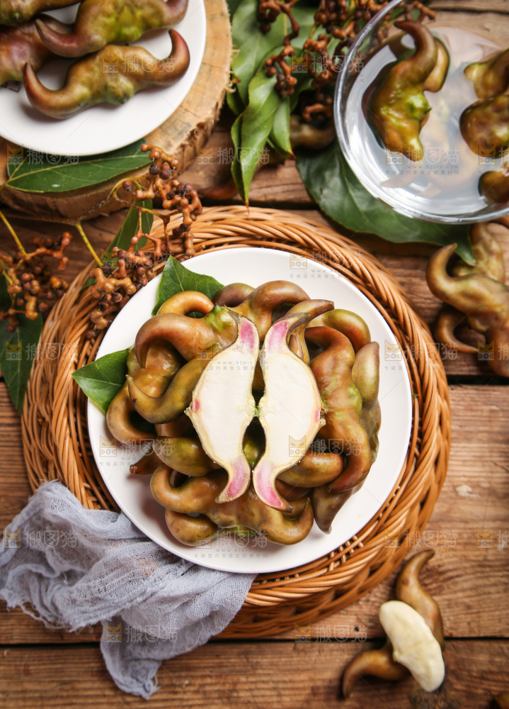 盘子里的菱角