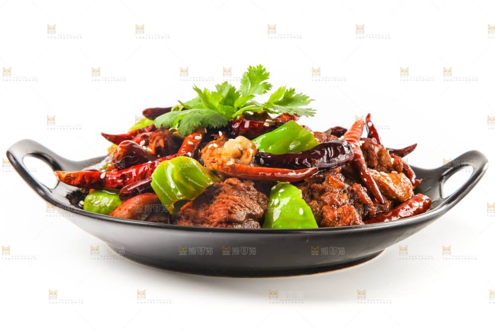 碗里装着香辣鸡煲