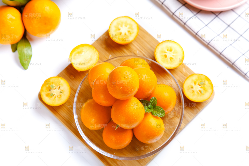 碗里装着黄皮金橘
