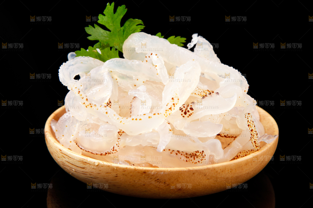 黑底上的珊瑚海蜇