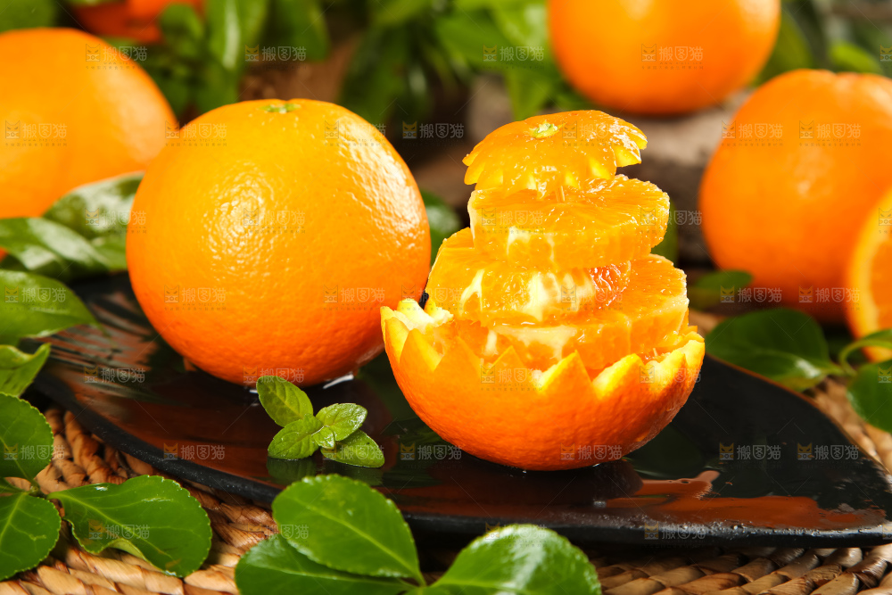 盘子里装着伦晚橙