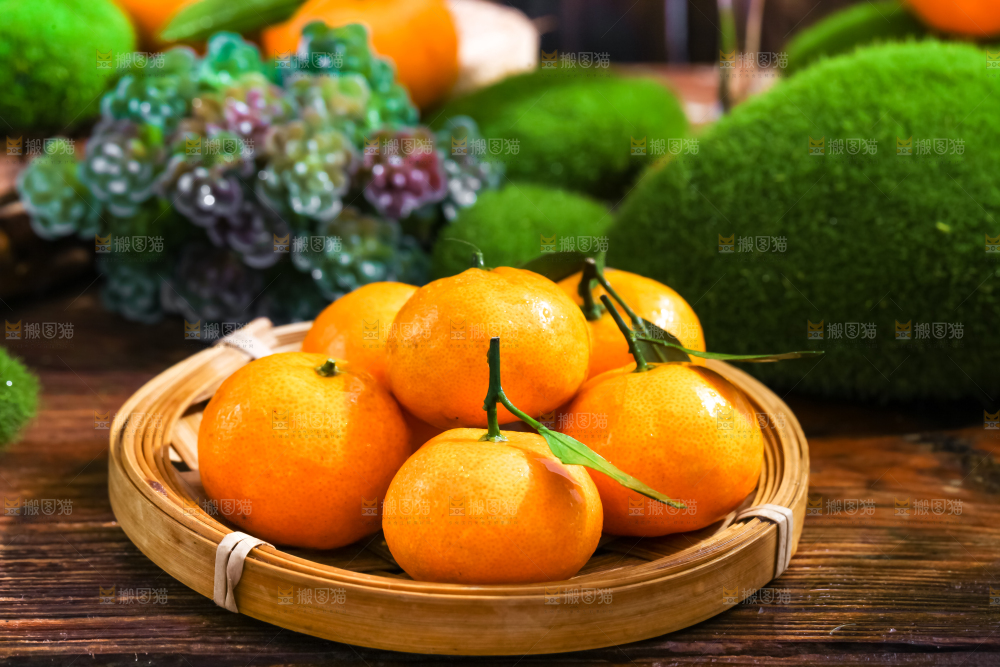 篮子里装着砂糖橘