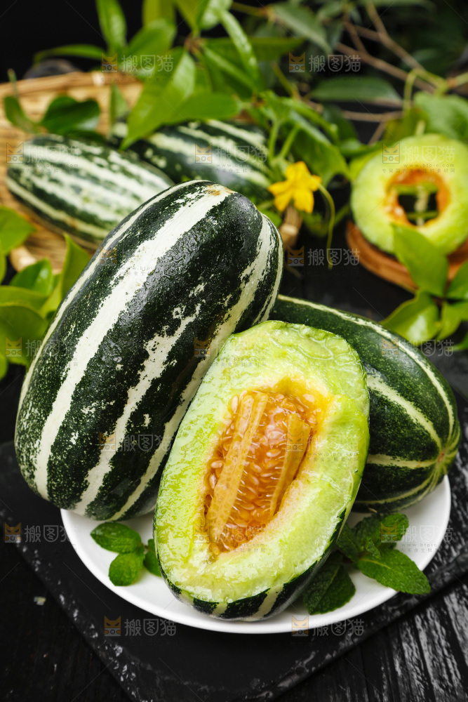 盘子里装着博洋蜜脆甜瓜