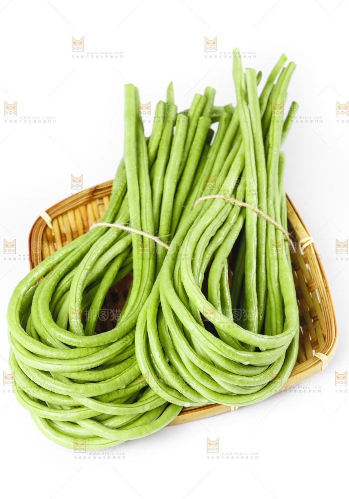 篮子里装着长豆角