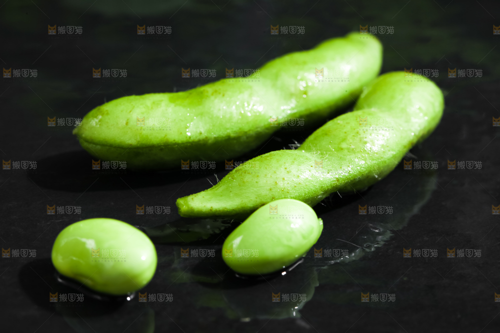 深底上摆放着毛豆角