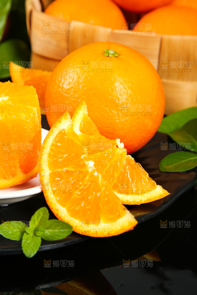 黑底上放着伦晚甜橙