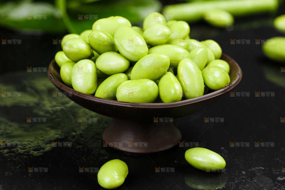 盘子里装着青豆