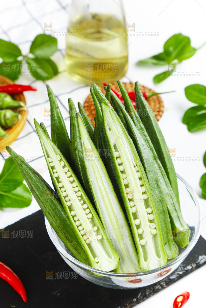 碟子里装着羊角豆