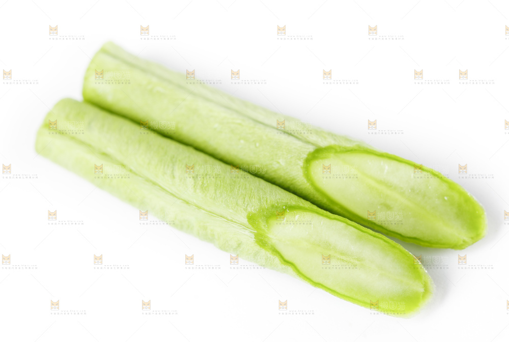 白底上摆放着长豇豆