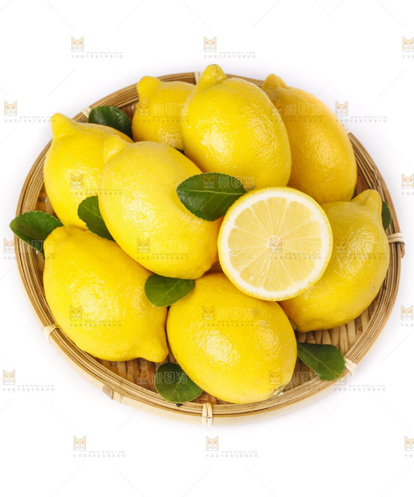 篮子里装着黄柠檬