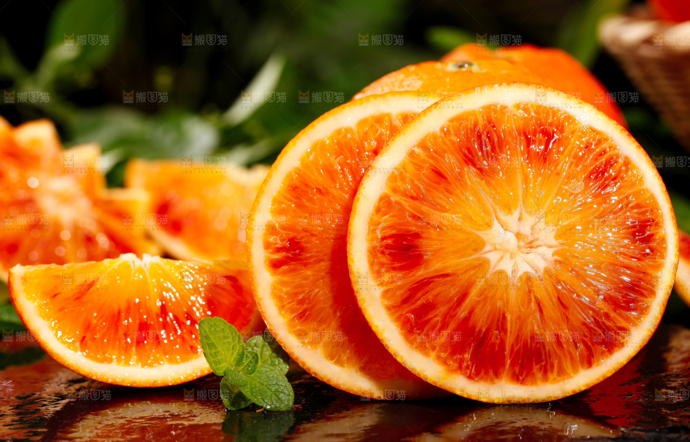 深底上摆放着四川塔罗科血橙