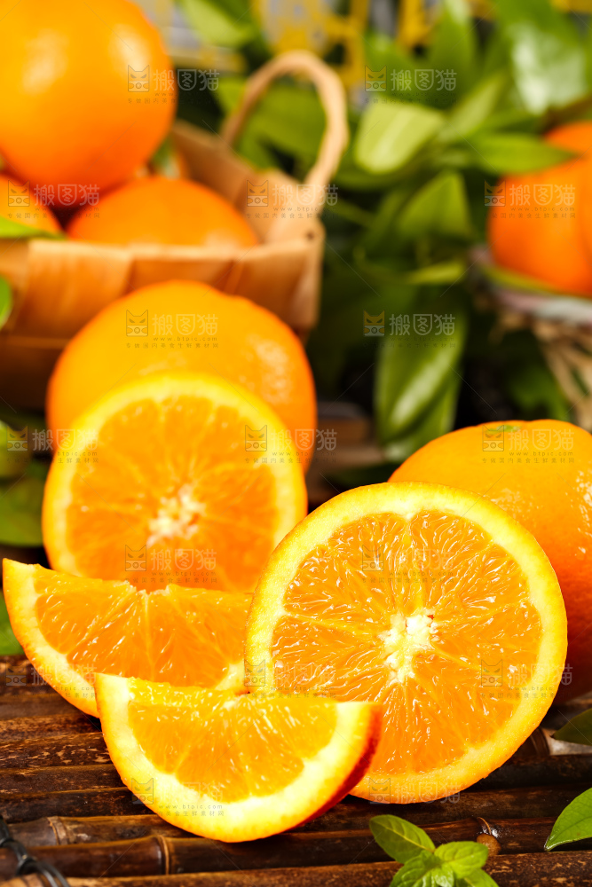 木底上摆放着伦晚橙