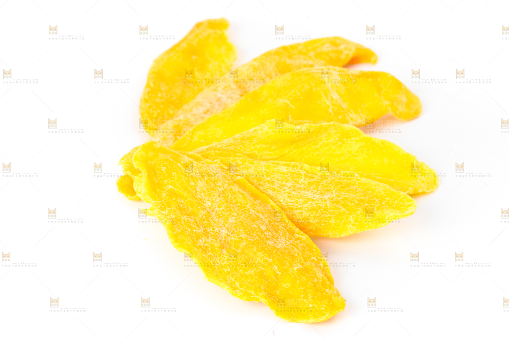白底上摆放着干芒果