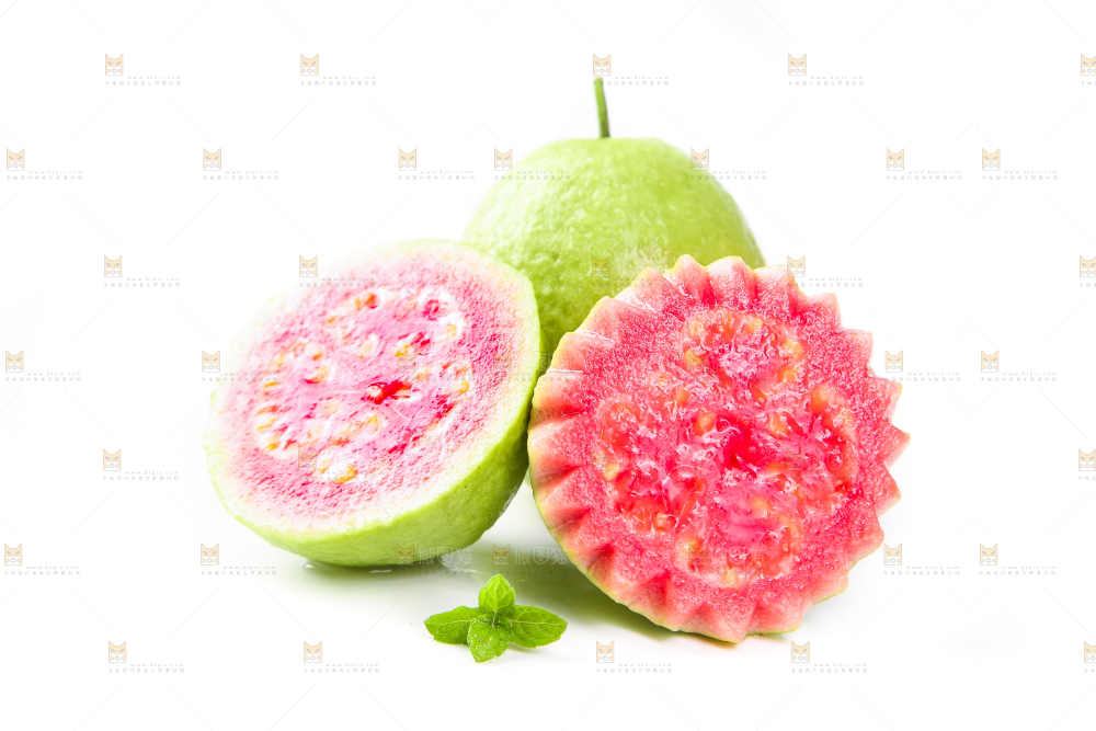 白底上摆放着红心番石榴