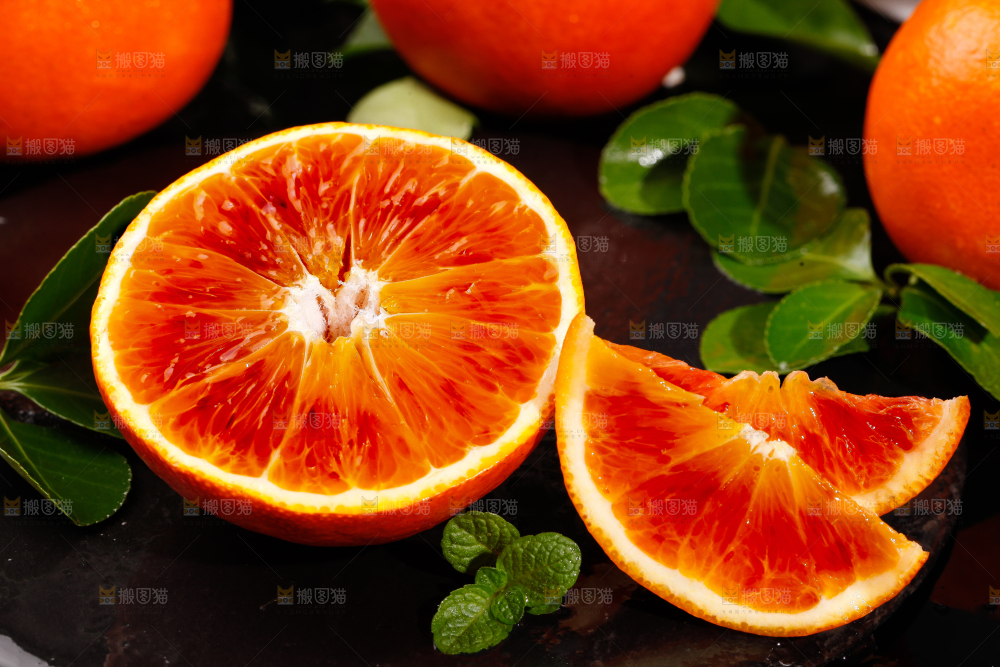 深底上摆放着四川塔罗科血橙