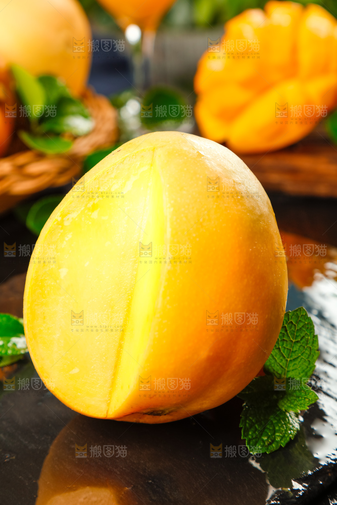 黑底上摆放着澳芒