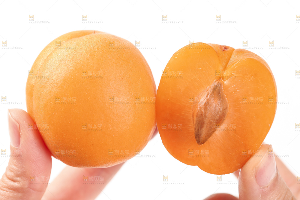 手里拿着金太阳杏