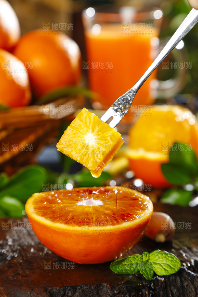 黑底上摆放着玫瑰血橙