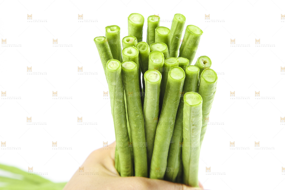 手里拿着嫩豆角