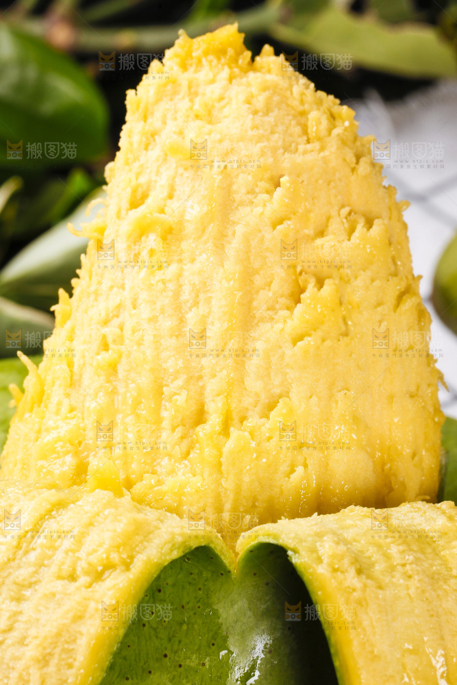 深底上摆放着越南大青芒