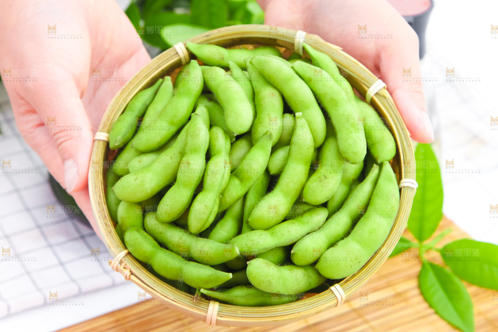 篮子里装着毛豆