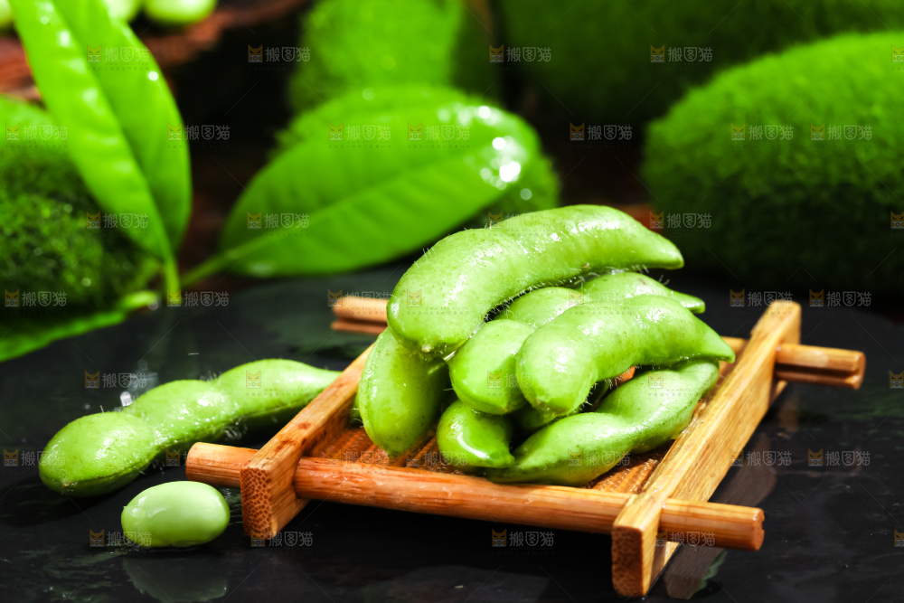 深底上摆放着毛豆角