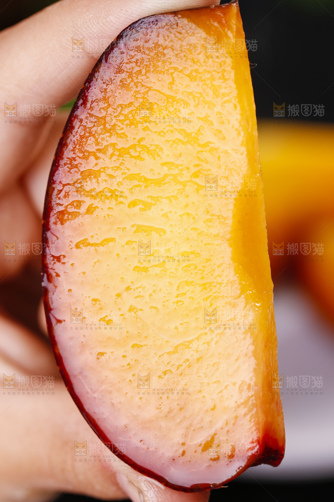 手里拿着黑布李