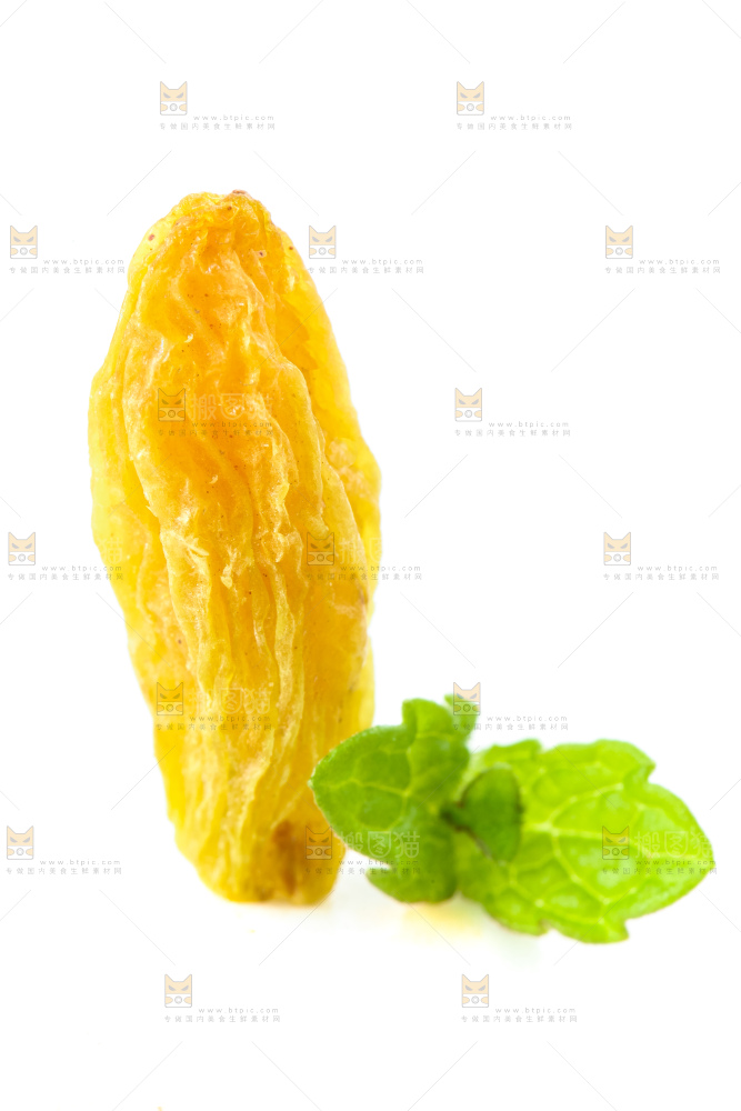 白底上摆放着绿葡萄干