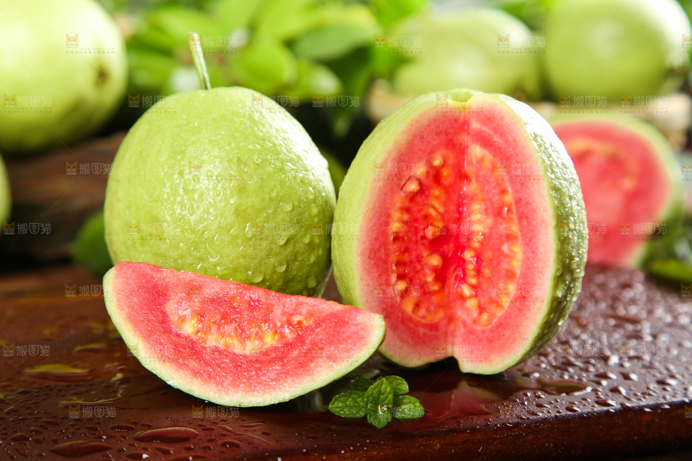 木底上放着红心潘石榴