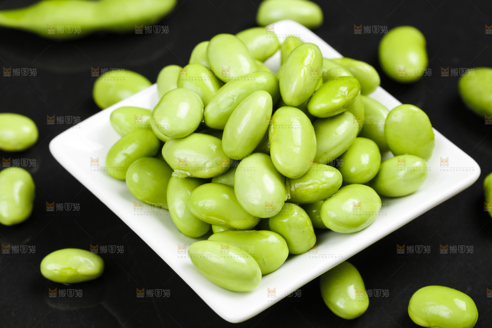 盘子里装着青豆