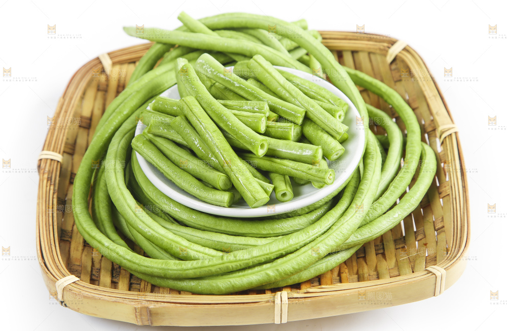 篮子里装着豇豆