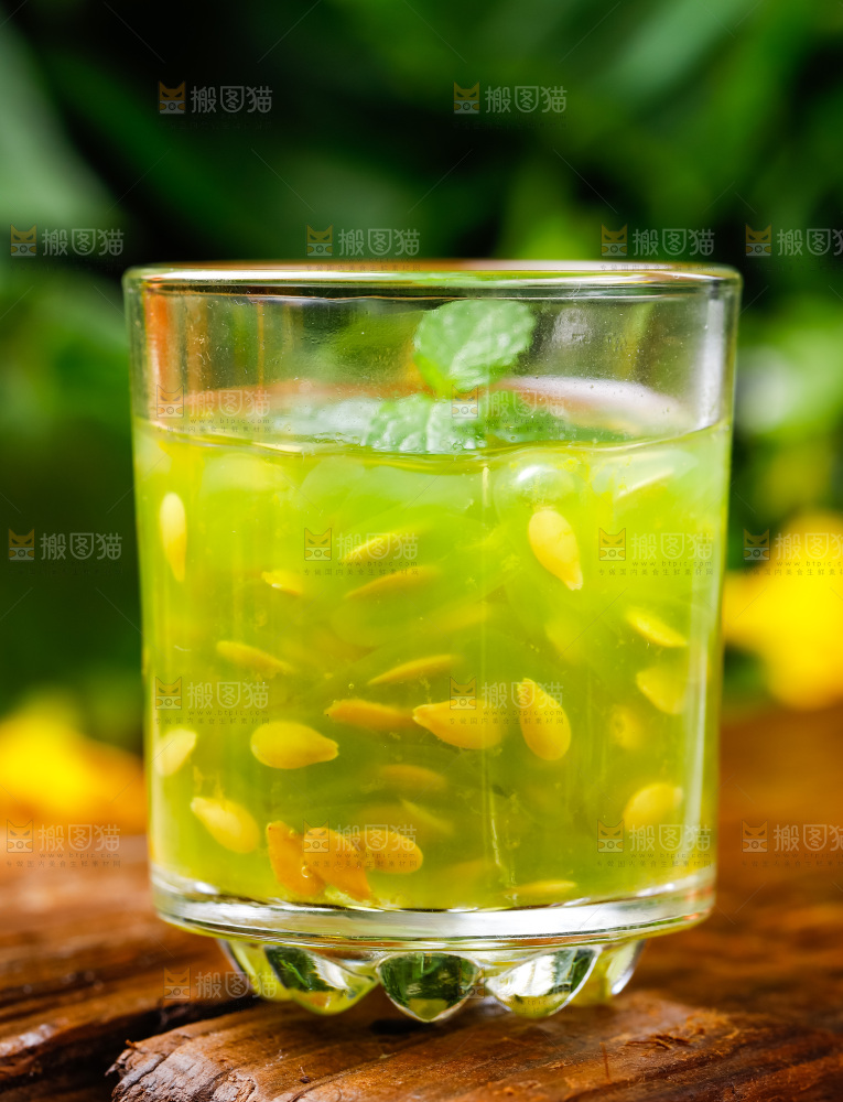 杯子里装着火参果果汁