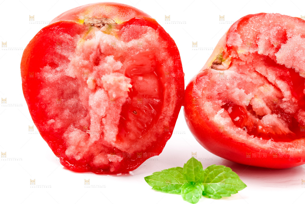 白底上摆放着沙瓤西瓜柿
