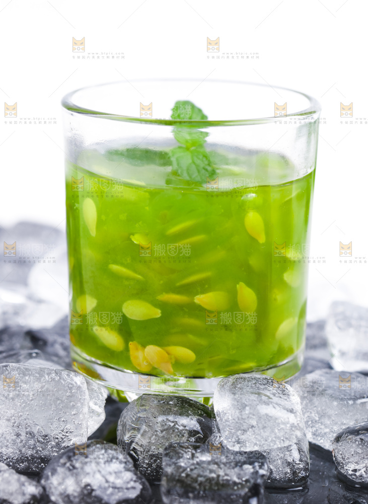 杯子里装着火参果果汁