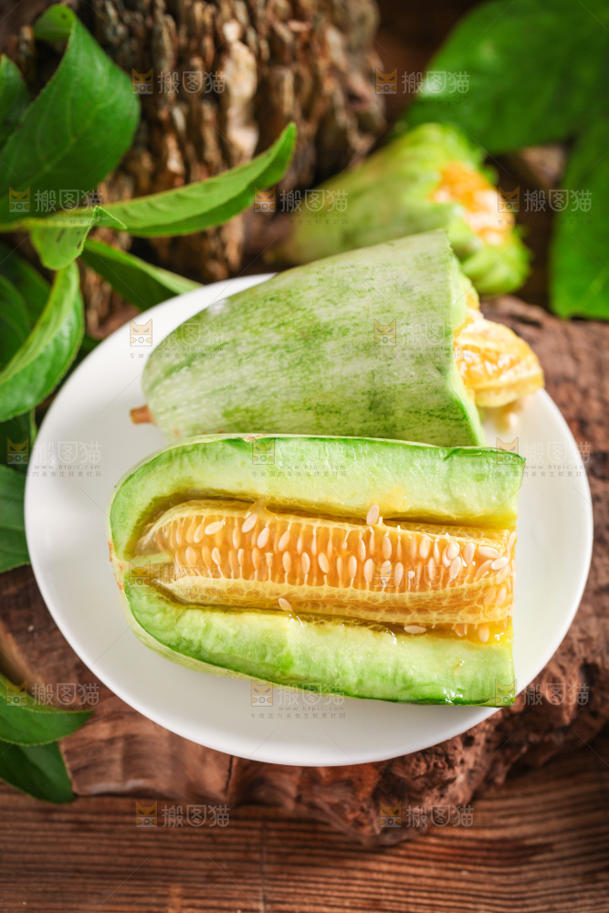盘子里装着羊角蜜