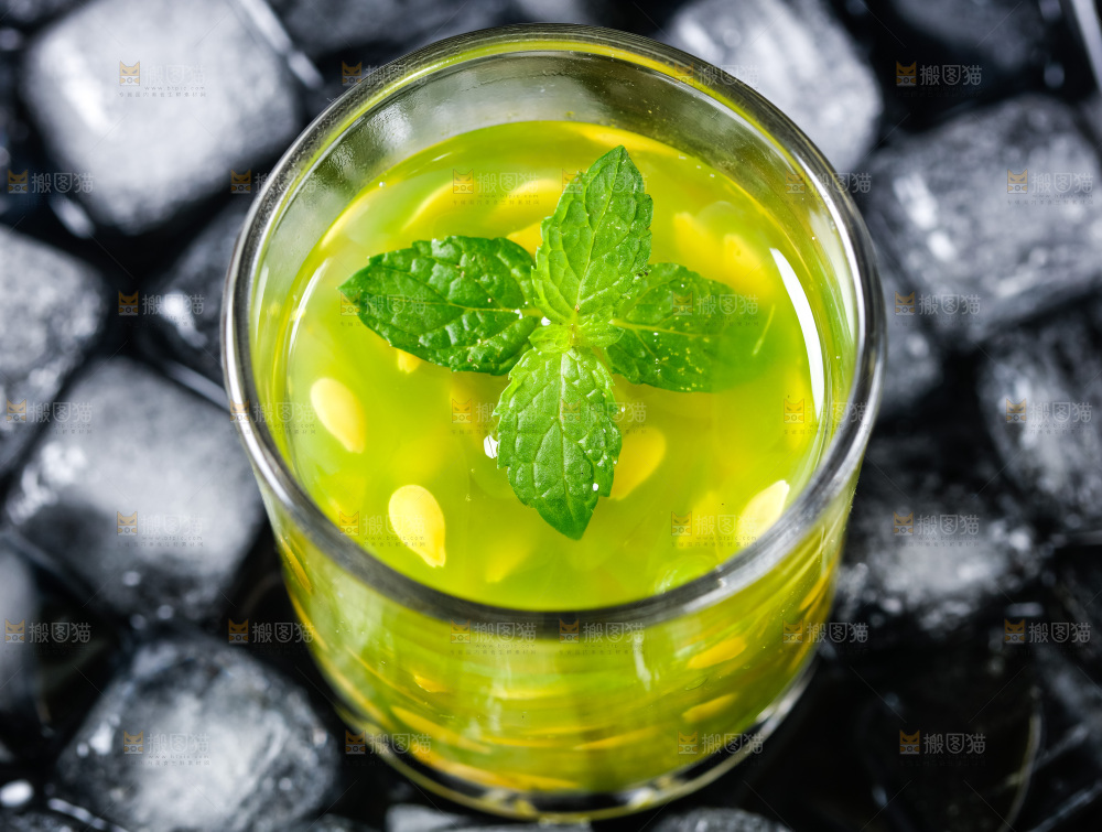 杯子里装着火参果果汁