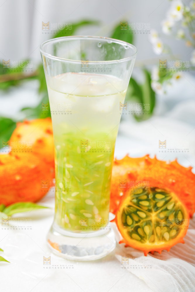 杯子里装着火参果果汁