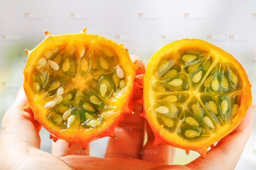 手里拿着火星果