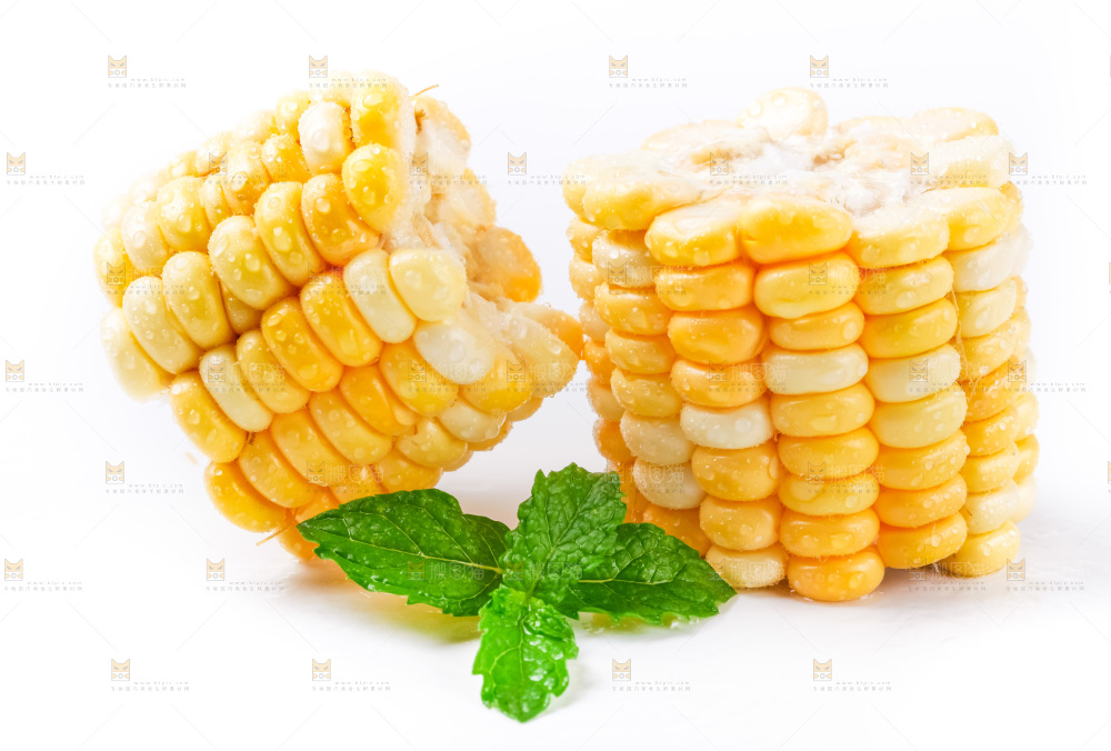 白底上摆放着玉米