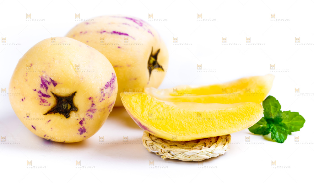 浅底上摆放着黄肉人参果