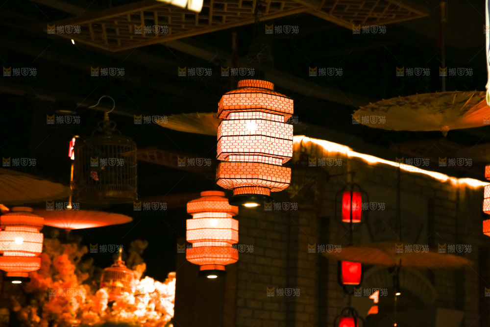 夜市里的古典灯笼