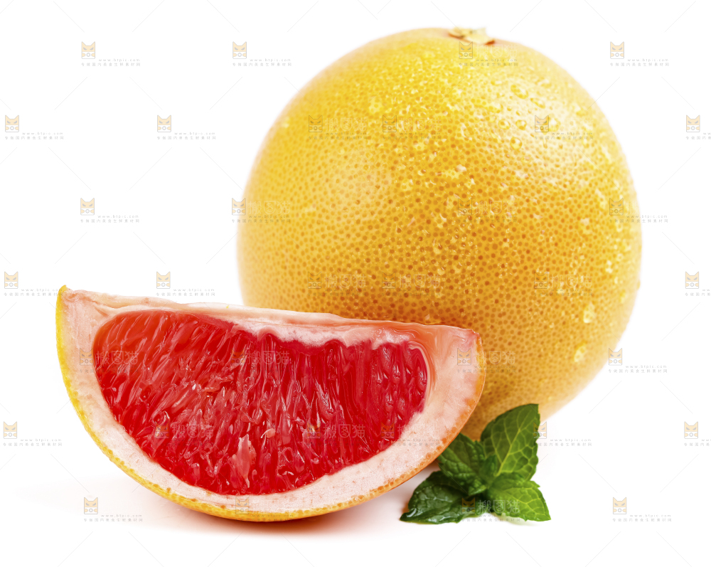 浅底上摆放着红心西柚