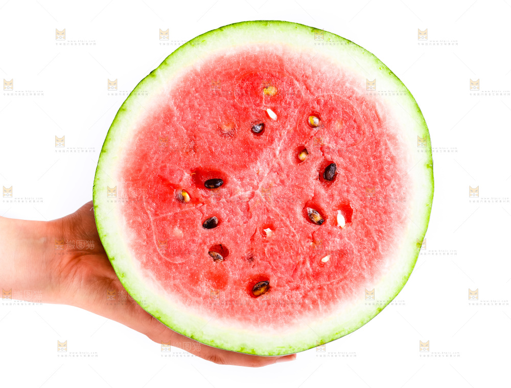 手里拿着西瓜