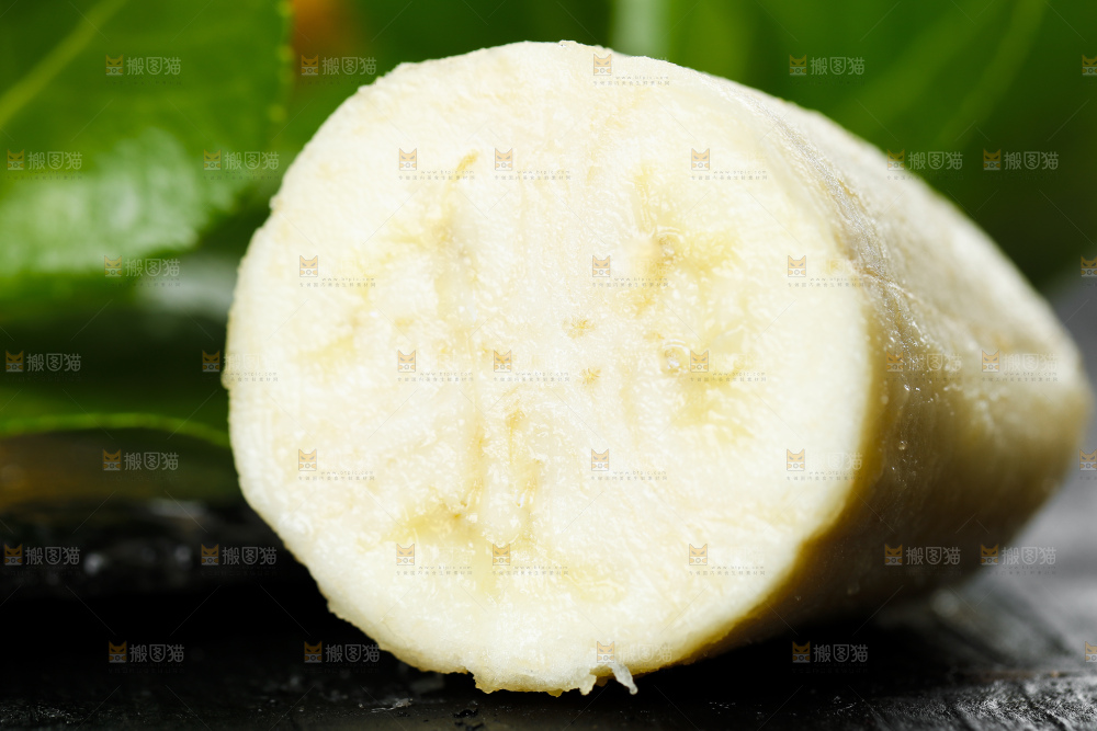 黑底上的广西苹果蕉果肉