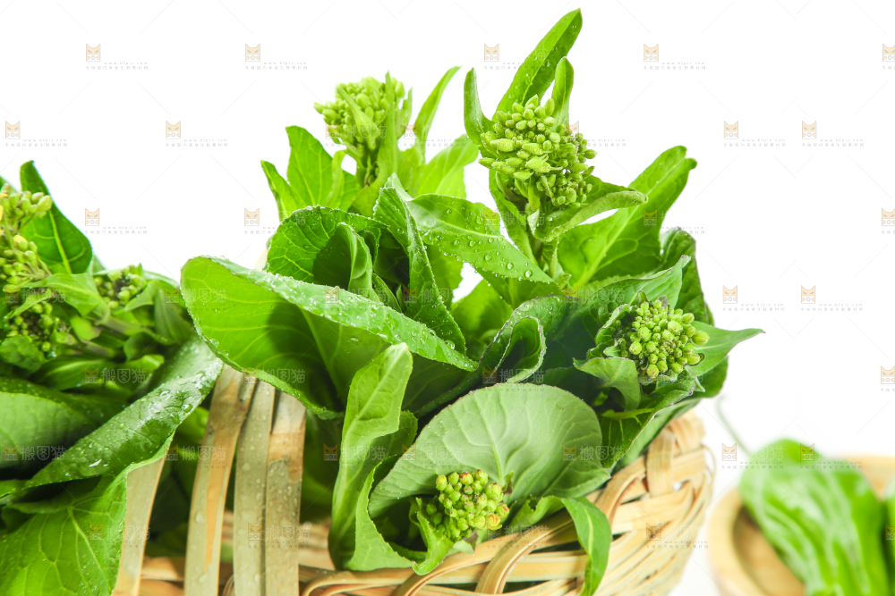篮子里放着青菜薹