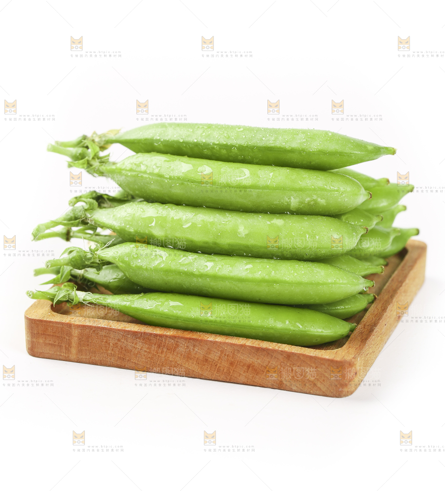 木盘里的豌豆荚
