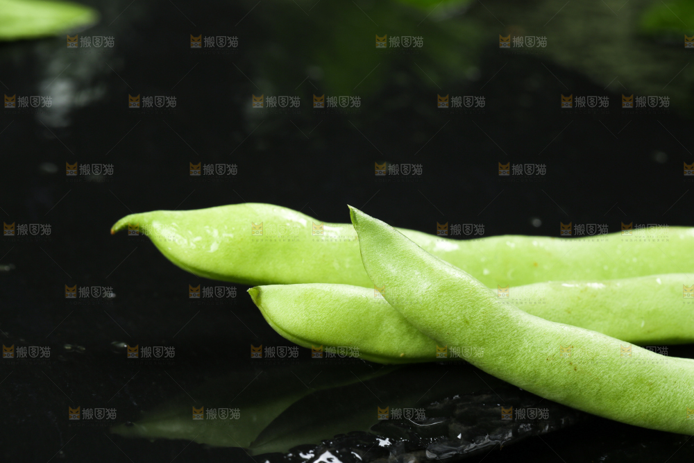 深底上的新鲜四季豆