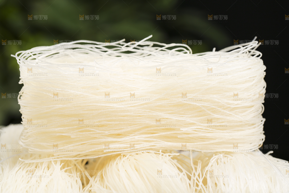盘子里装着江西粉丝